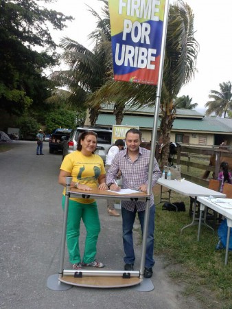 Se firma Por Uribe en Kendall - EEUU via @velezjosea